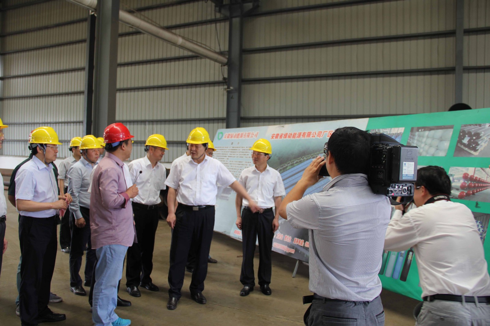 The deputy governor of Anhui Province and his delegation visited our company to inspect and guide the work