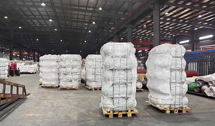 Compressed natural gas cylinders
